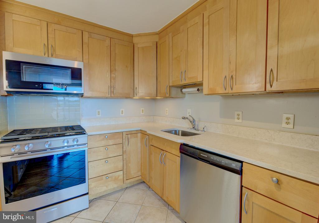 5225 POOKS HILL ROAD Unit: 1720S