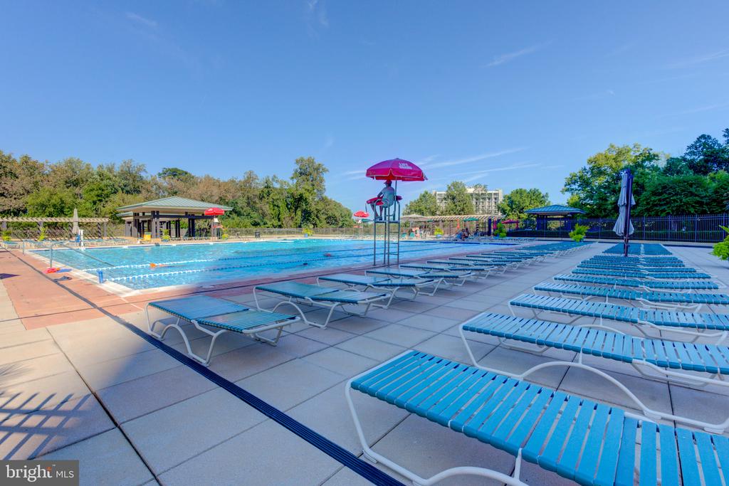 5225 POOKS HILL ROAD Unit: 1720S