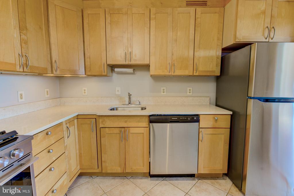 5225 POOKS HILL ROAD Unit: 1720S