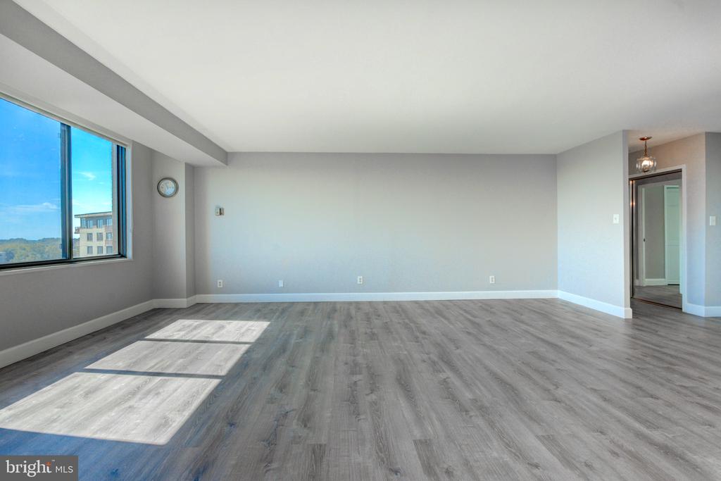 5225 POOKS HILL ROAD Unit: 1720S