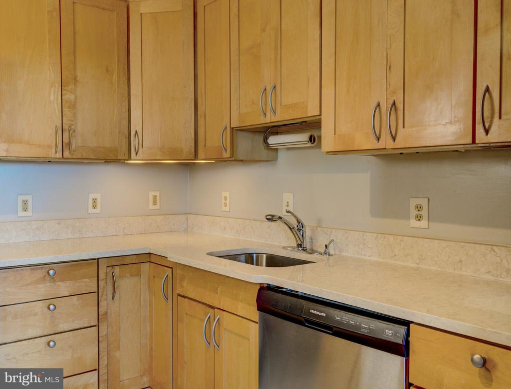 5225 POOKS HILL ROAD Unit: 1720S