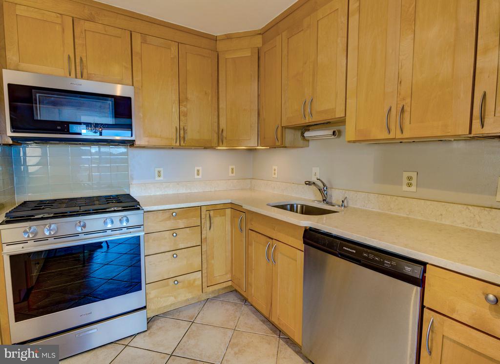 5225 POOKS HILL ROAD Unit: 1720S