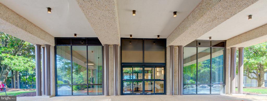 5225 POOKS HILL ROAD Unit: 1720S