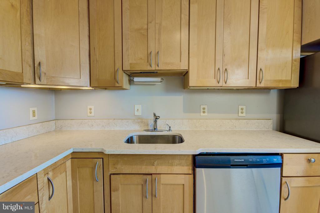 5225 POOKS HILL ROAD Unit: 1720S