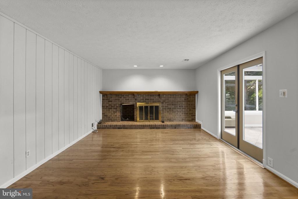2206 TOUCHSTONE COURT