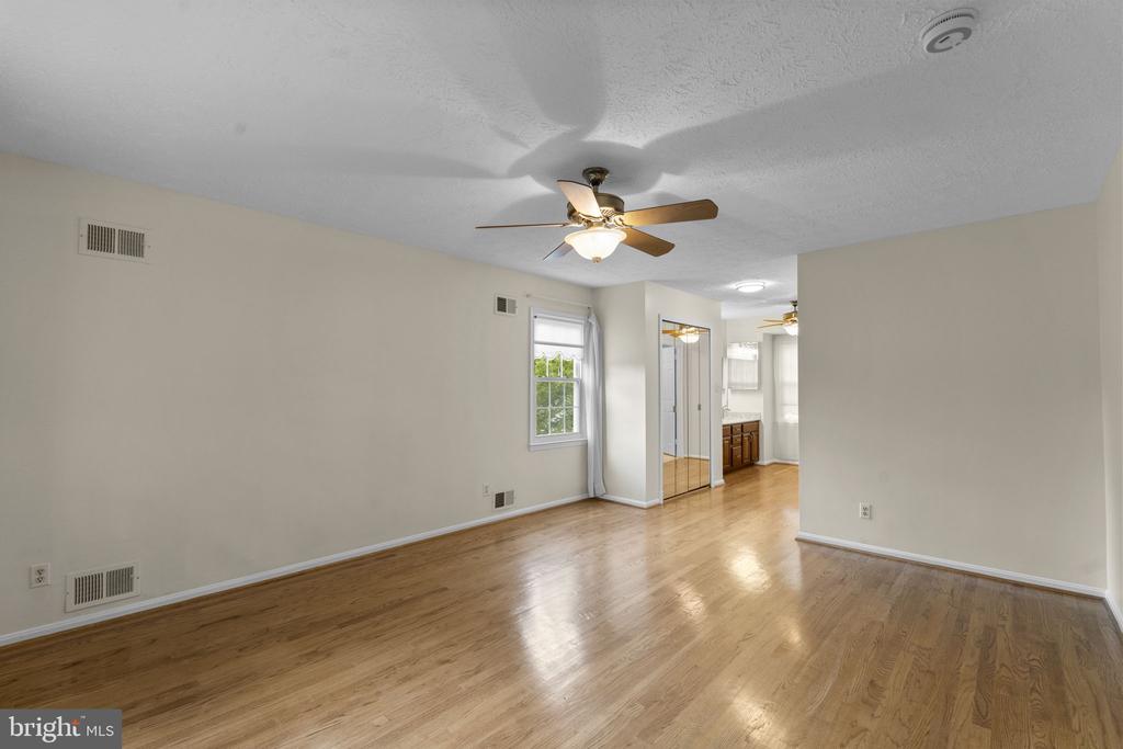 2206 TOUCHSTONE COURT