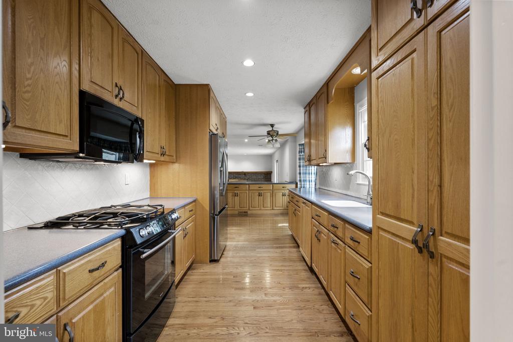 2206 TOUCHSTONE COURT