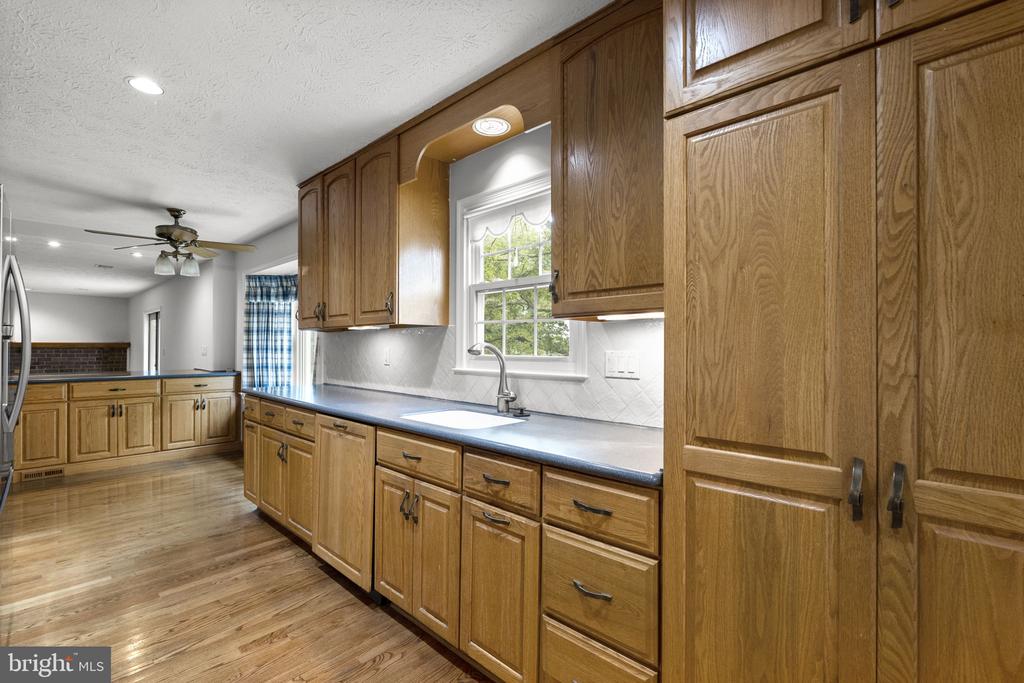 2206 TOUCHSTONE COURT