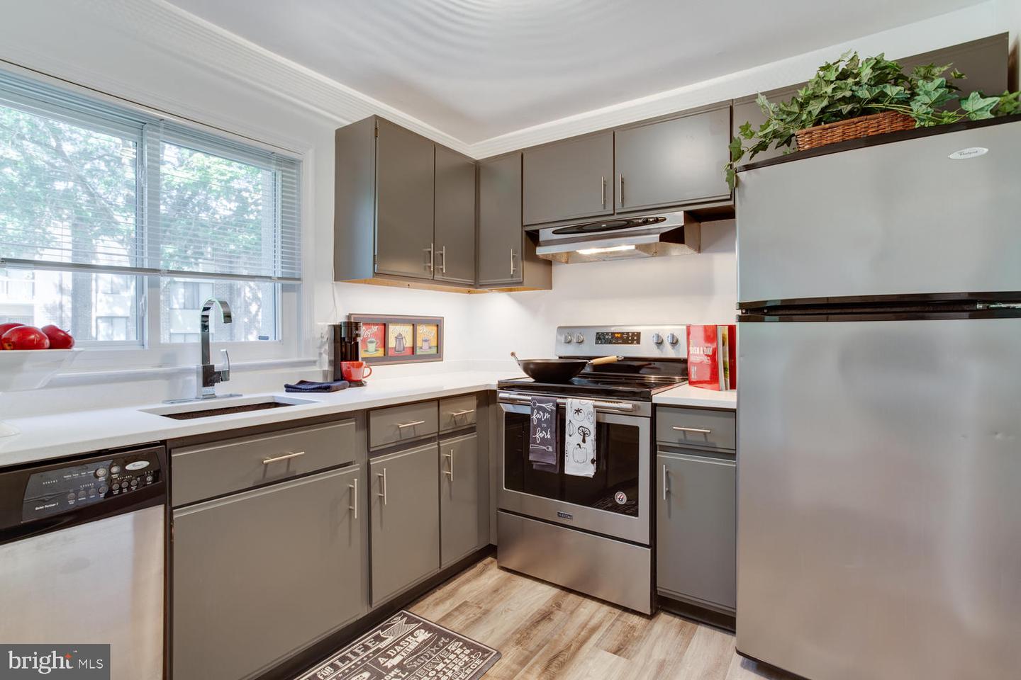 15607 Dorset Rd ##204