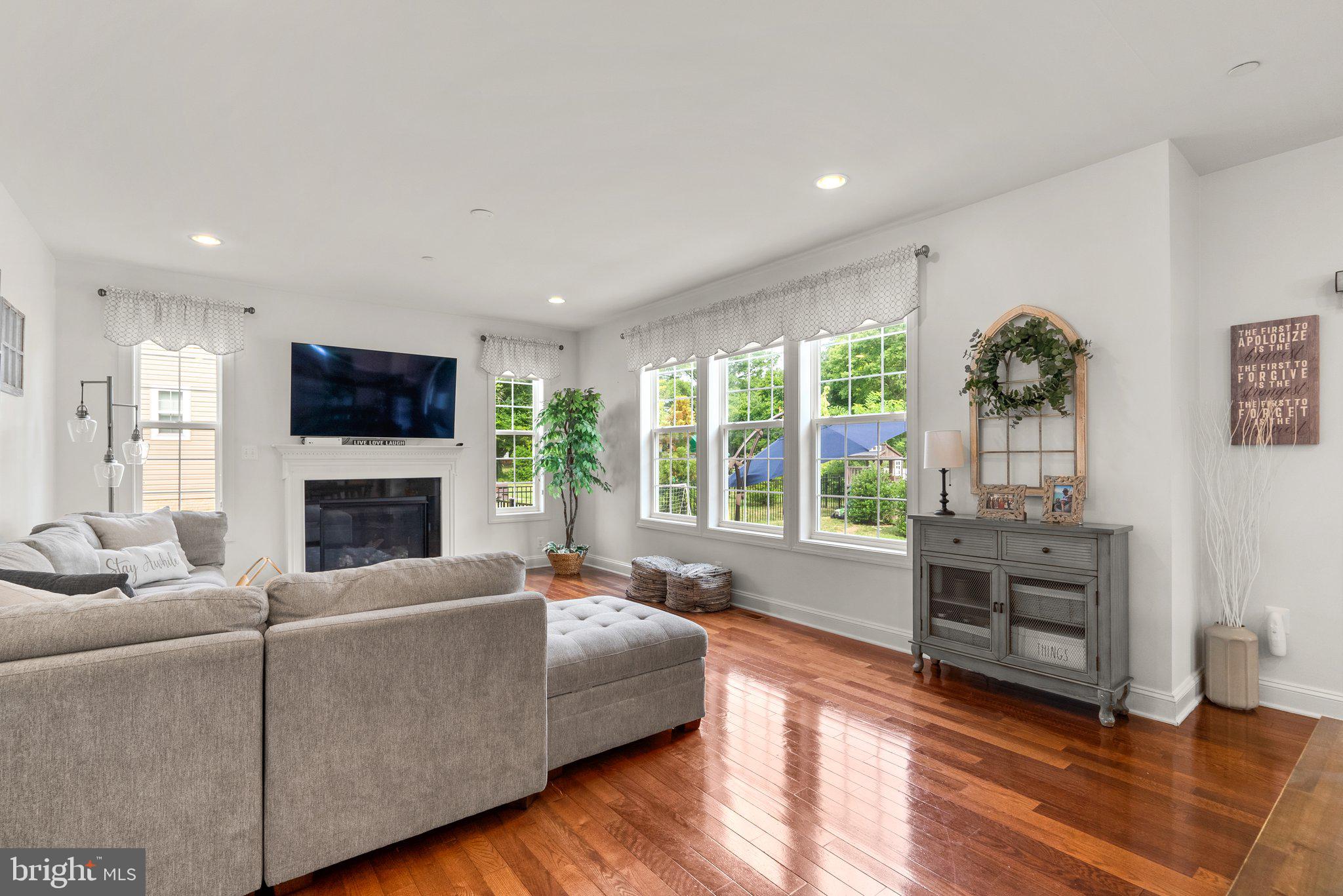 902 MANOR HOUSE DRIVE