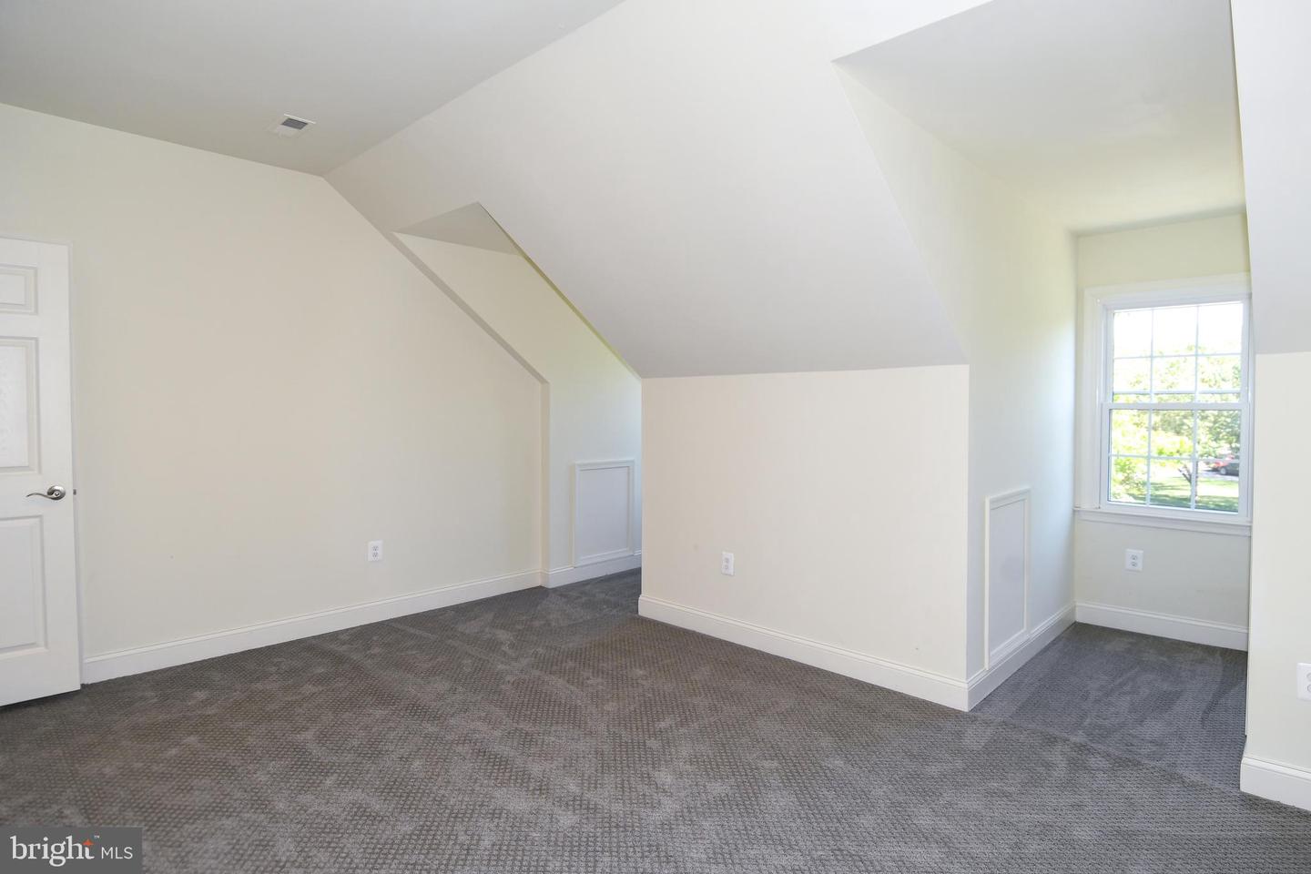 8012 WINGATE DR