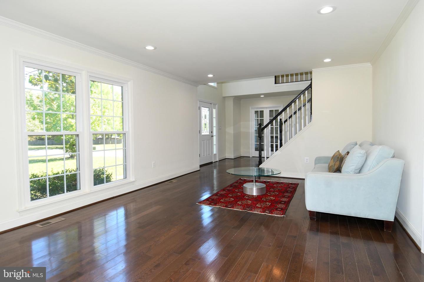 8012 WINGATE DR