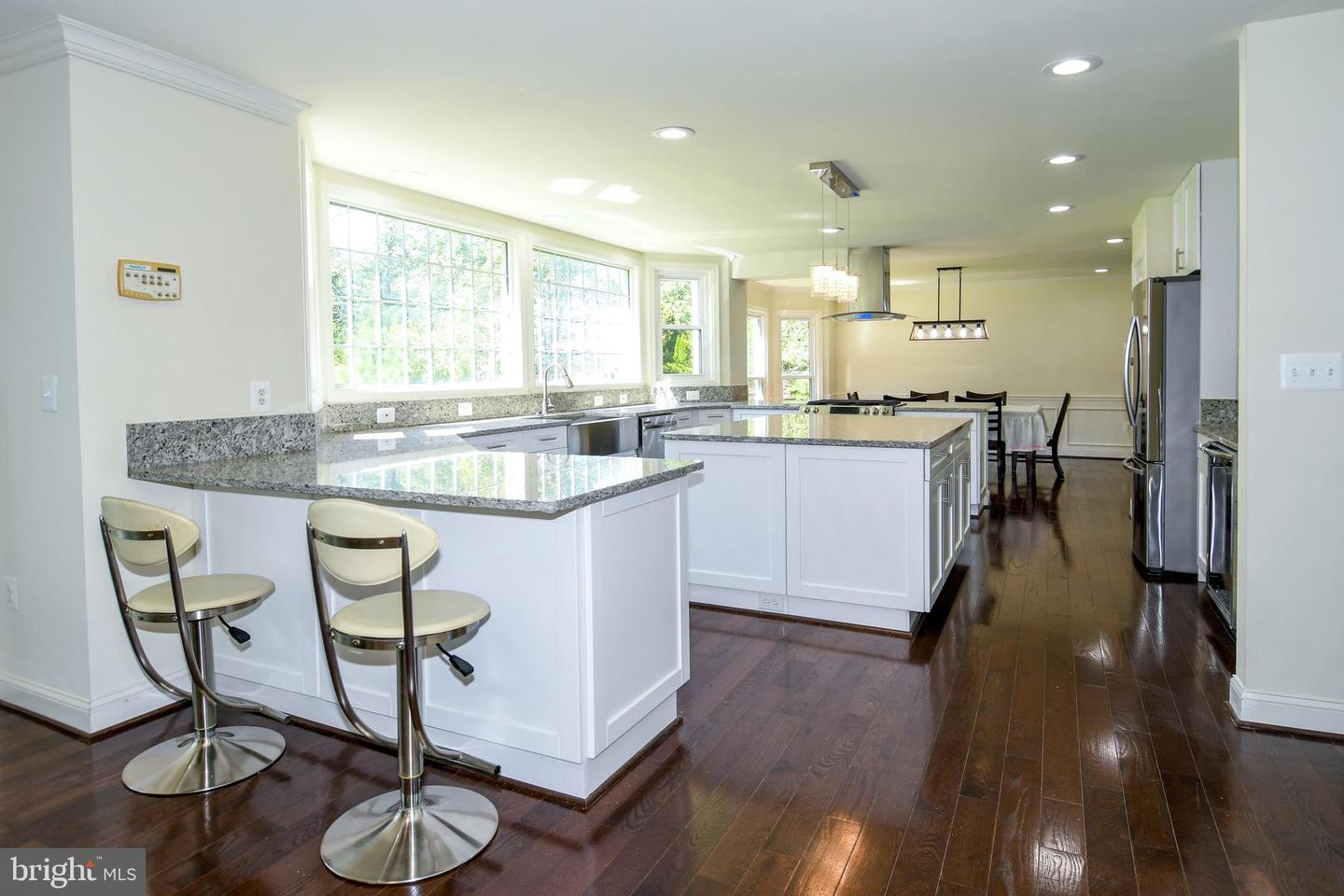 8012 WINGATE DR