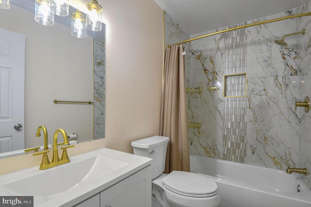 12214 KINGSFORD COURT