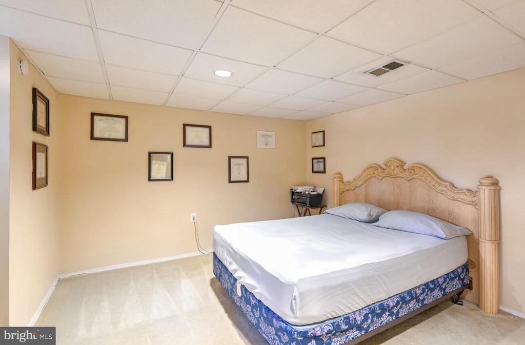12214 KINGSFORD COURT