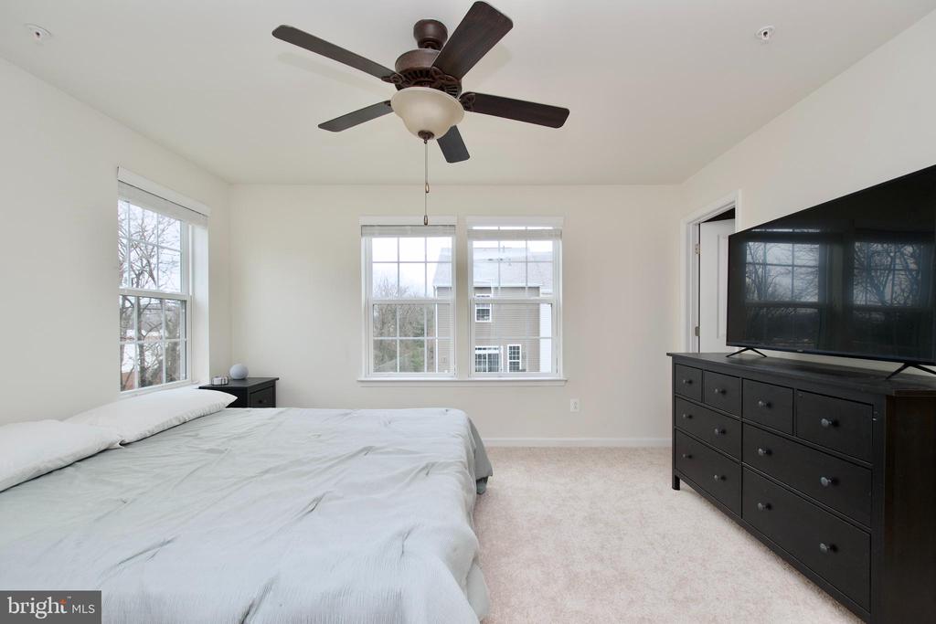 2900 PINEBROOK ROAD