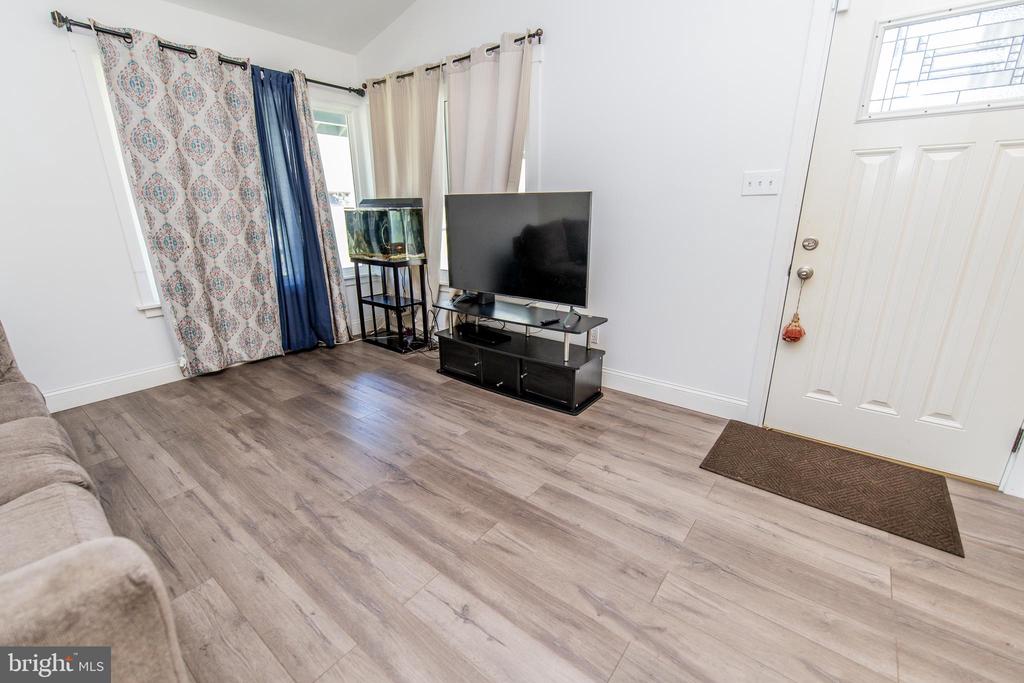 15808 PERKINS LANE