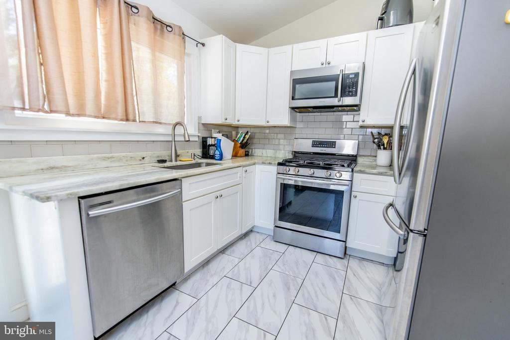 15808 PERKINS LANE