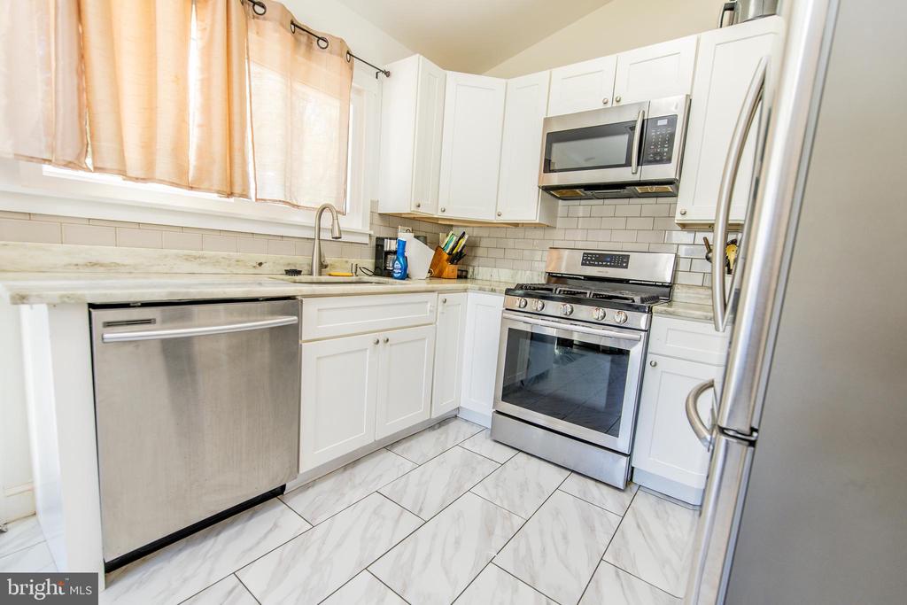 15808 PERKINS LANE