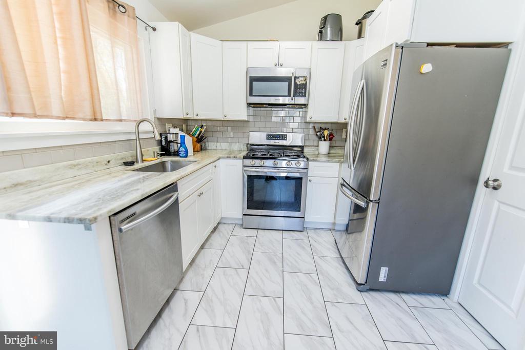 15808 PERKINS LANE