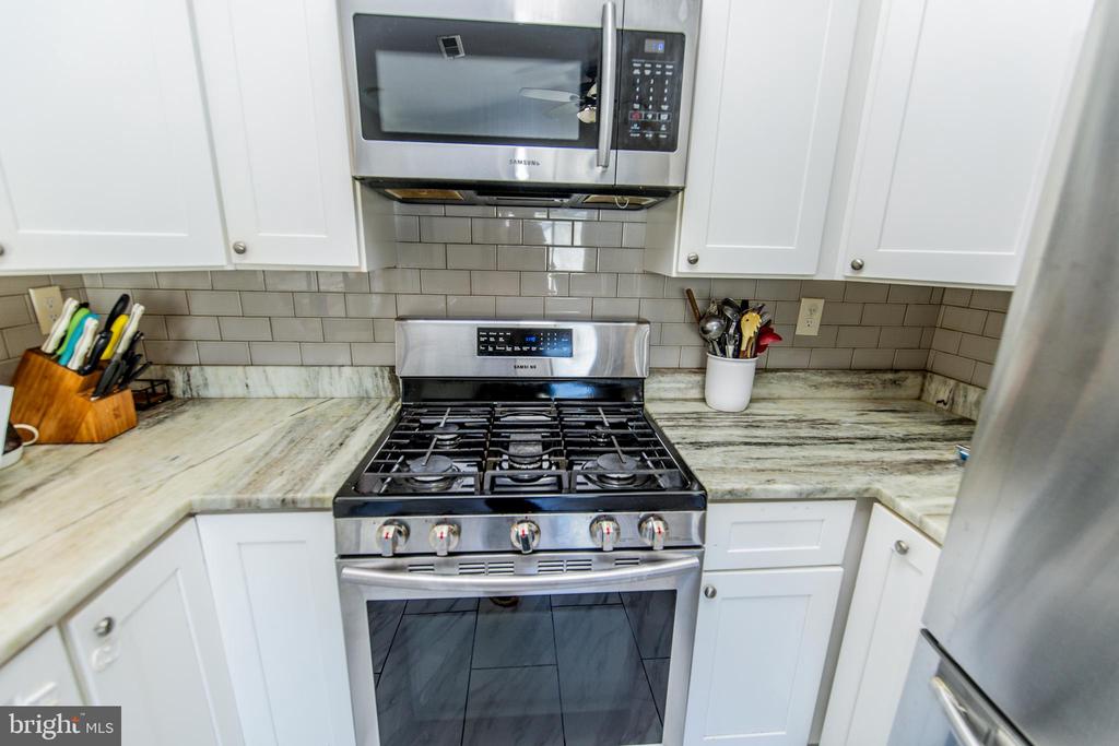 15808 PERKINS LANE