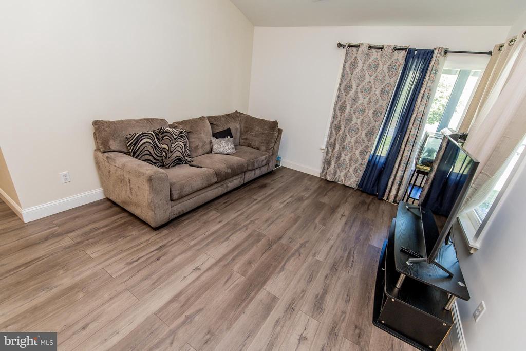 15808 PERKINS LANE