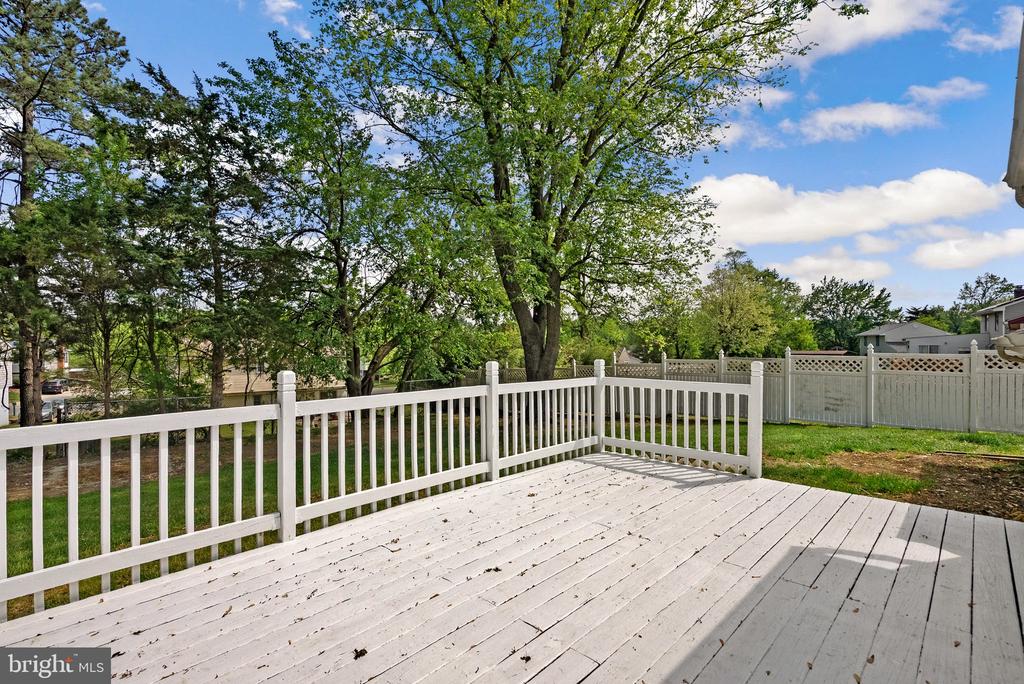 804 CARRIAGE HOUSE LANE