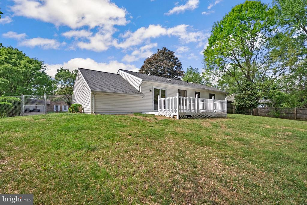 804 CARRIAGE HOUSE LANE