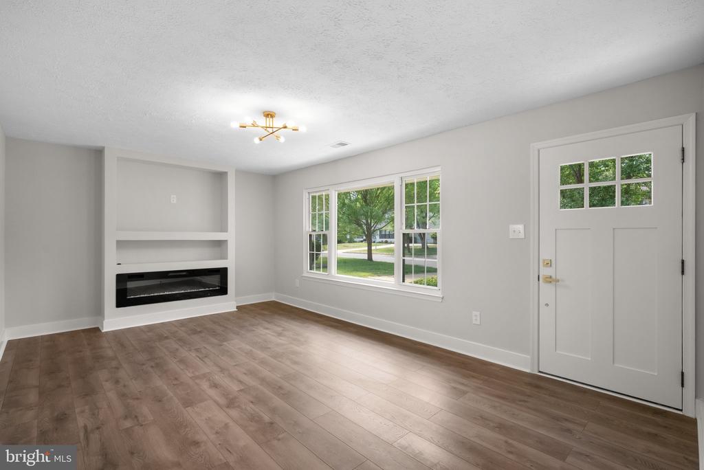 804 CARRIAGE HOUSE LANE
