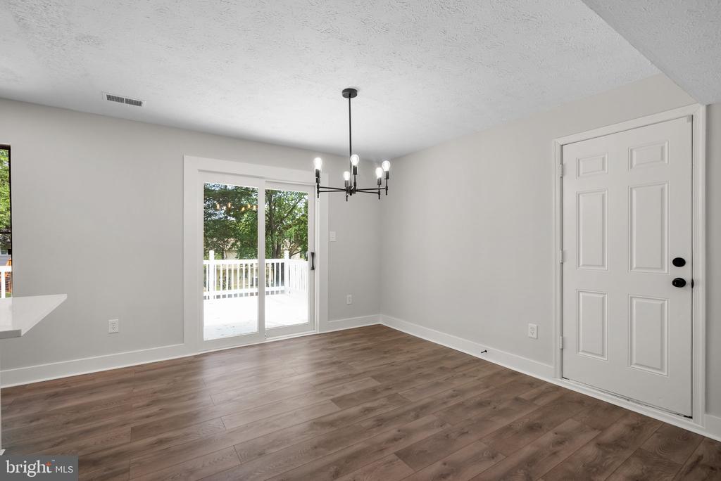 804 CARRIAGE HOUSE LANE