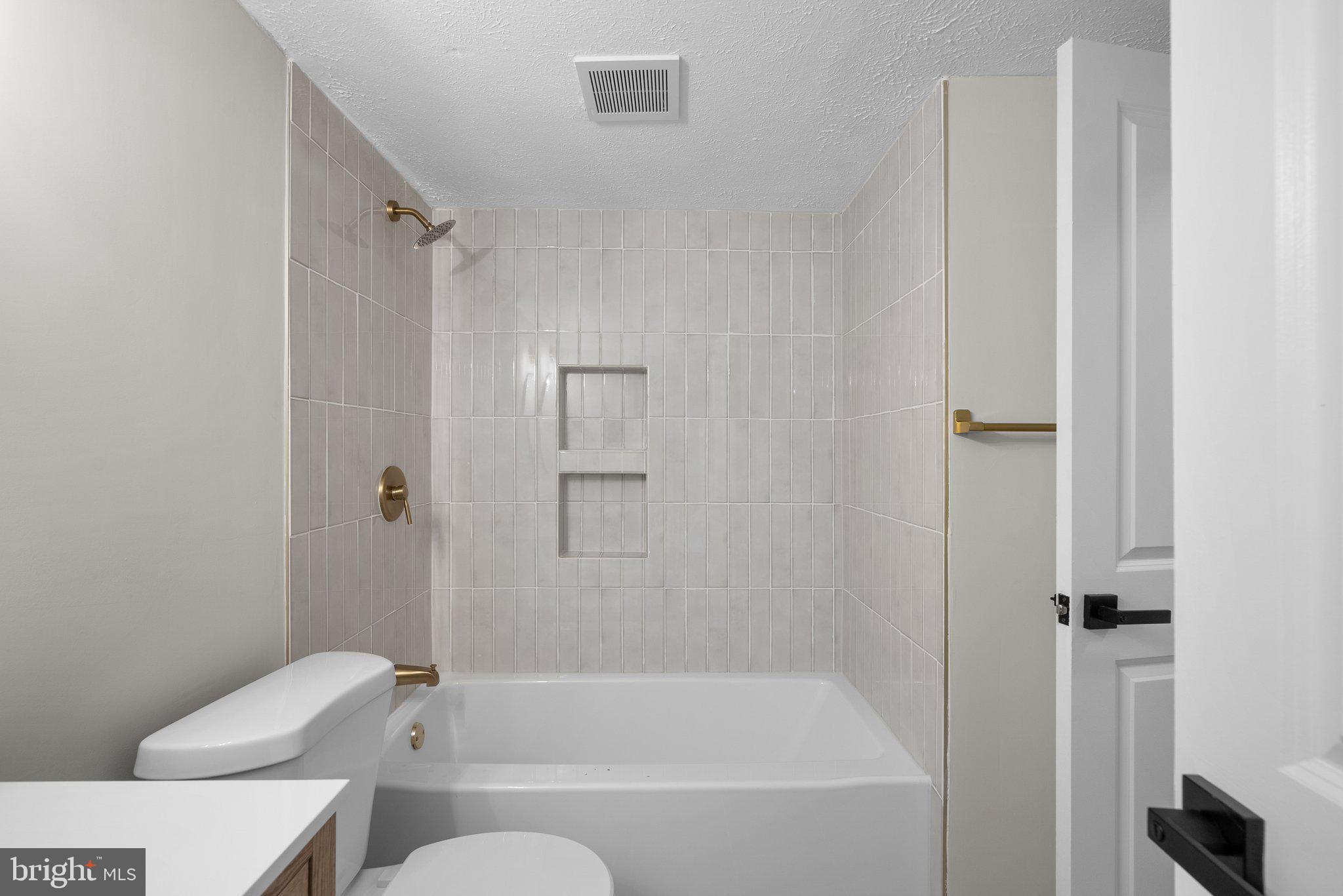 804 CARRIAGE HOUSE LANE