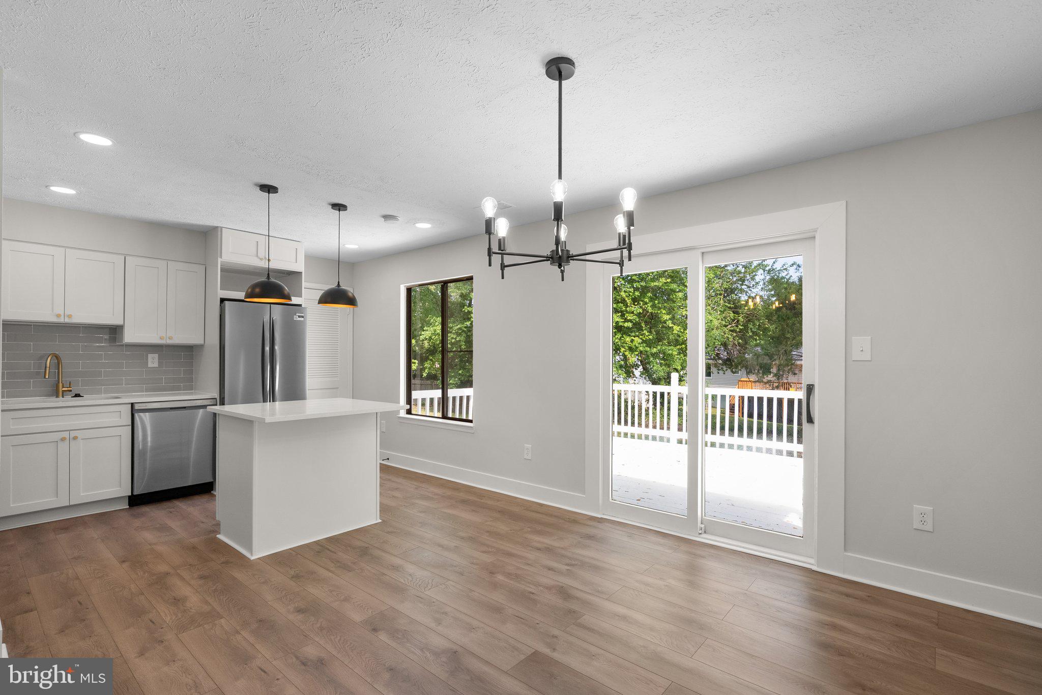 804 CARRIAGE HOUSE LANE