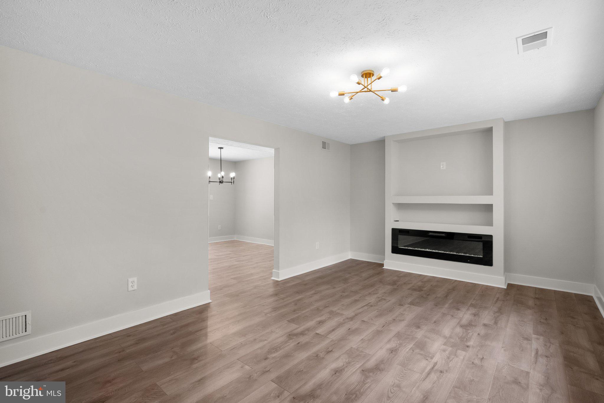 804 CARRIAGE HOUSE LANE