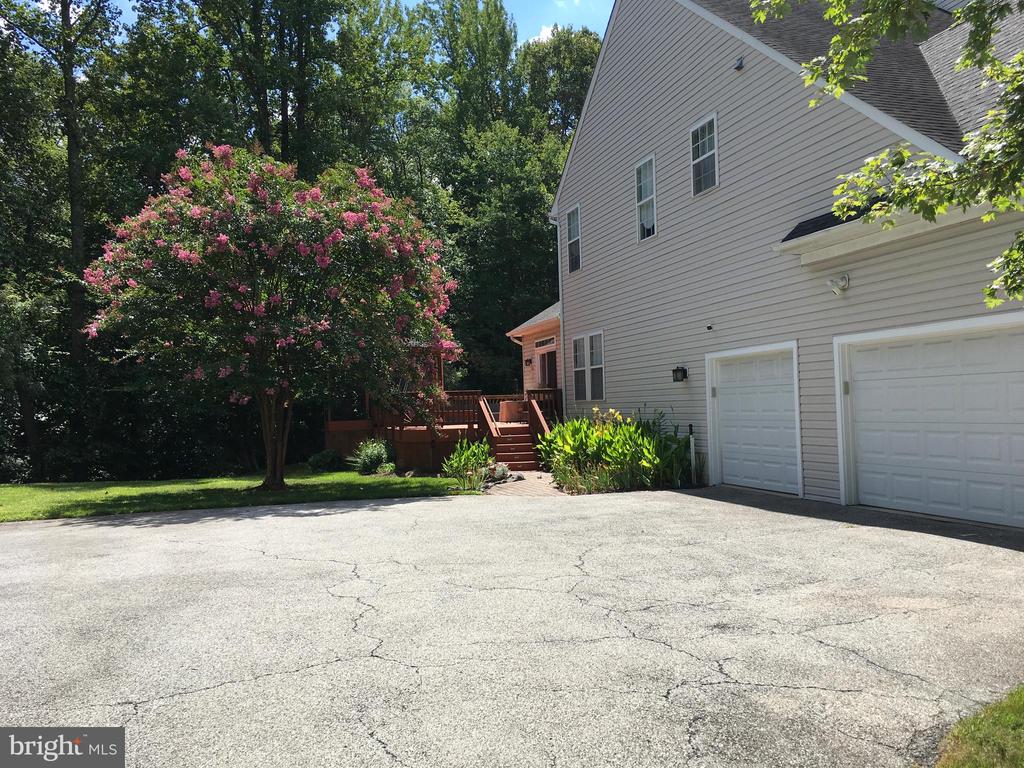 3919 WOODREED DRIVE