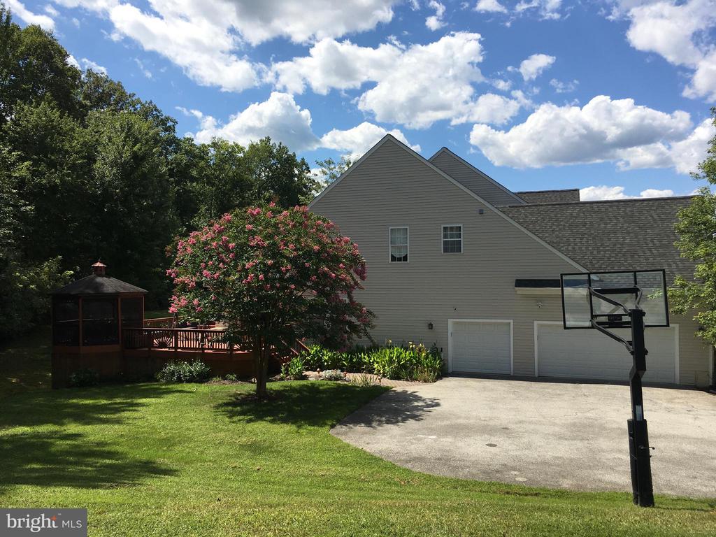 3919 WOODREED DRIVE