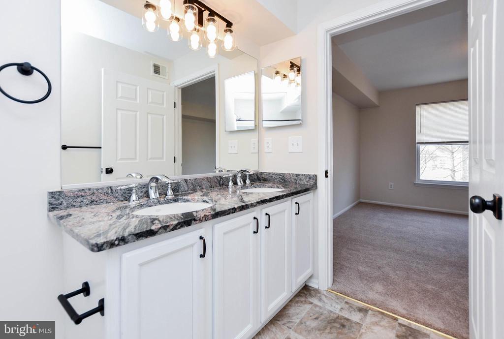 13900 FARNSWORTH LANE 4303