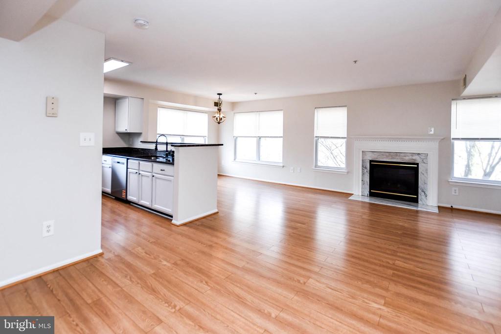13900 FARNSWORTH LANE 4303