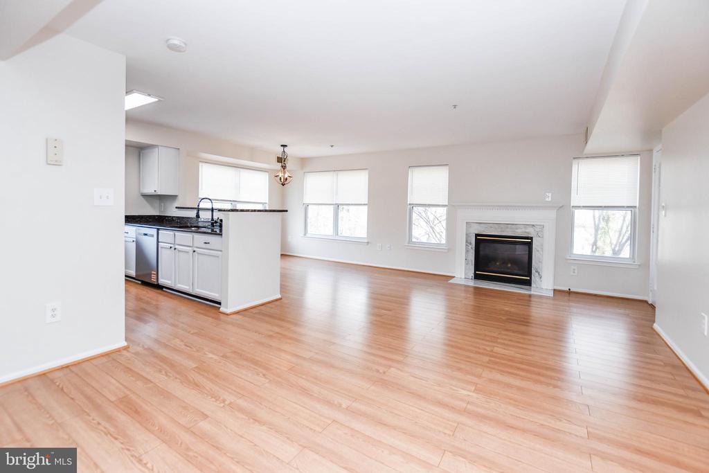 13900 FARNSWORTH LANE 4303