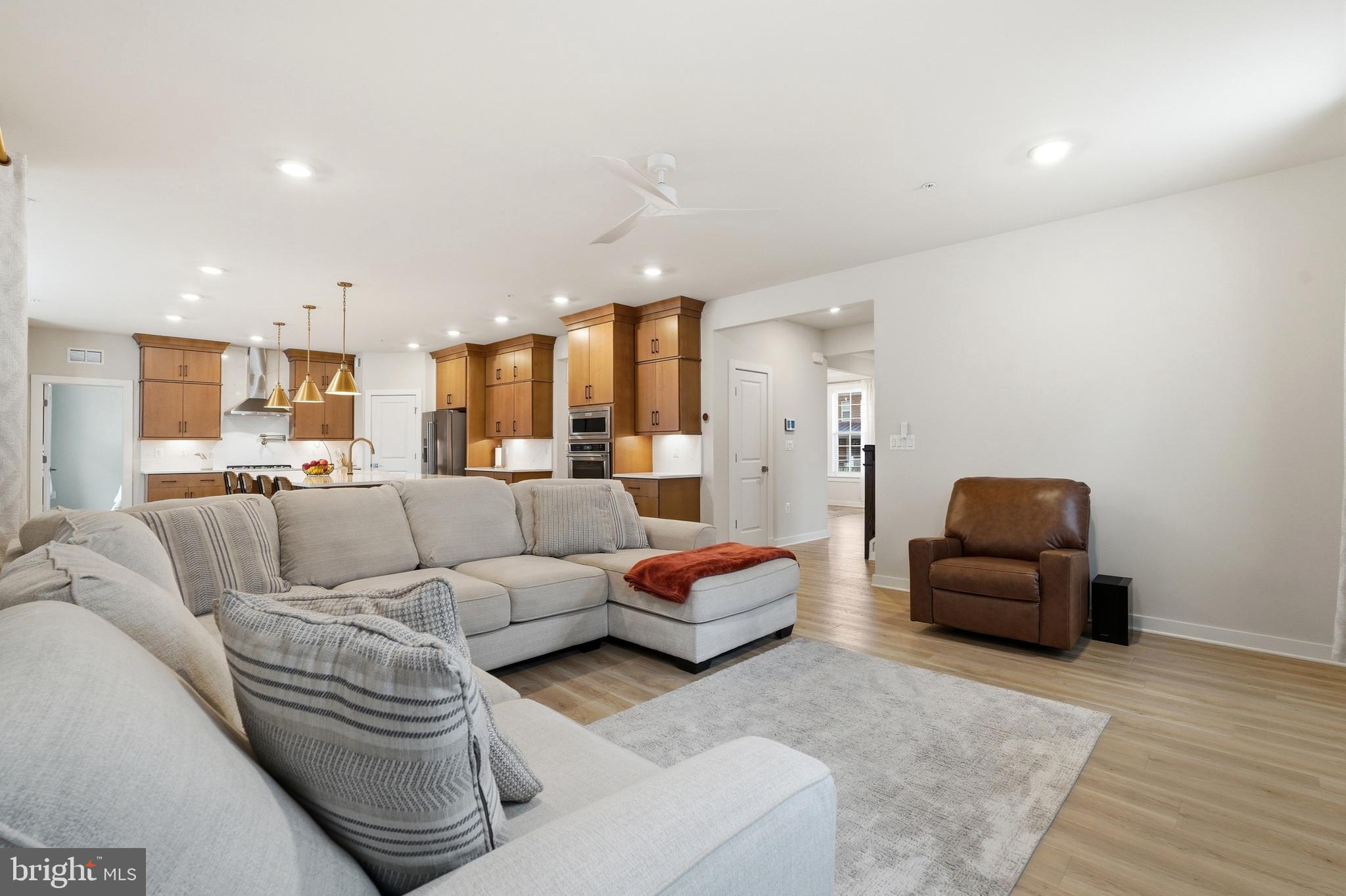 6829 FOUNTAIN PARK DRIVE