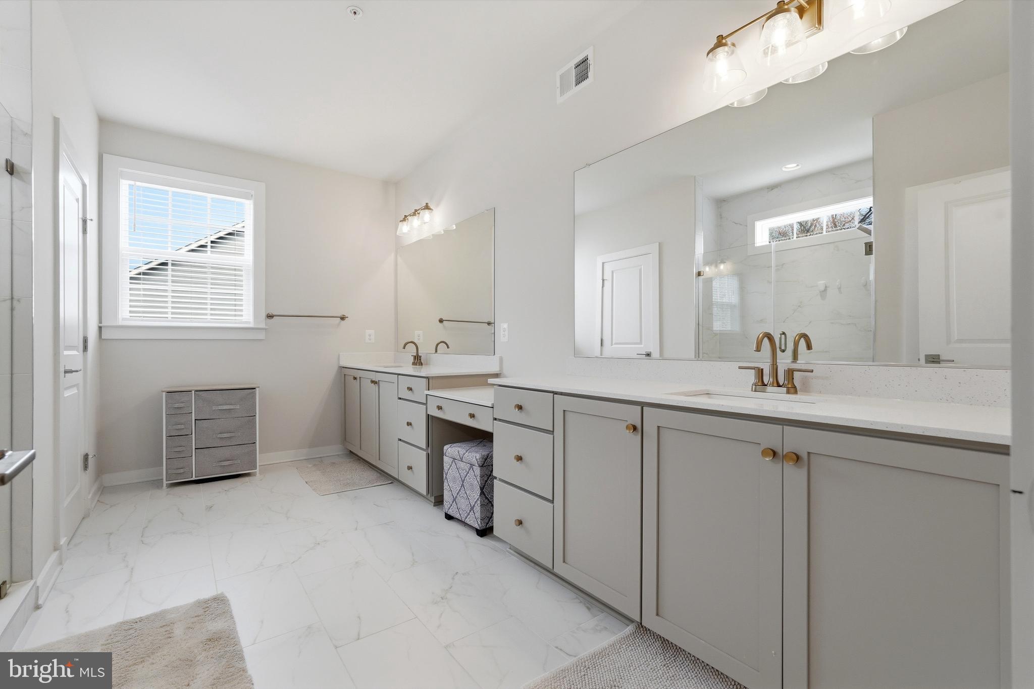 6829 FOUNTAIN PARK DRIVE