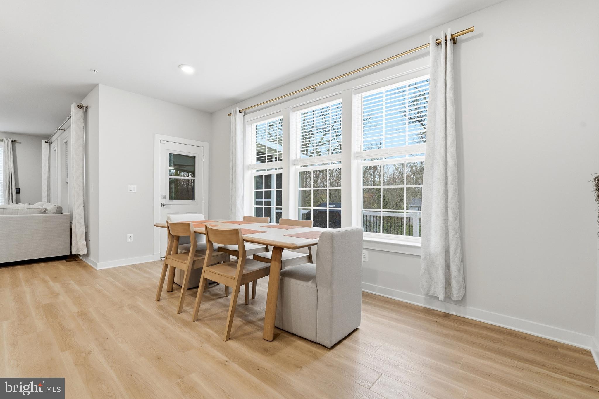 6829 FOUNTAIN PARK DRIVE