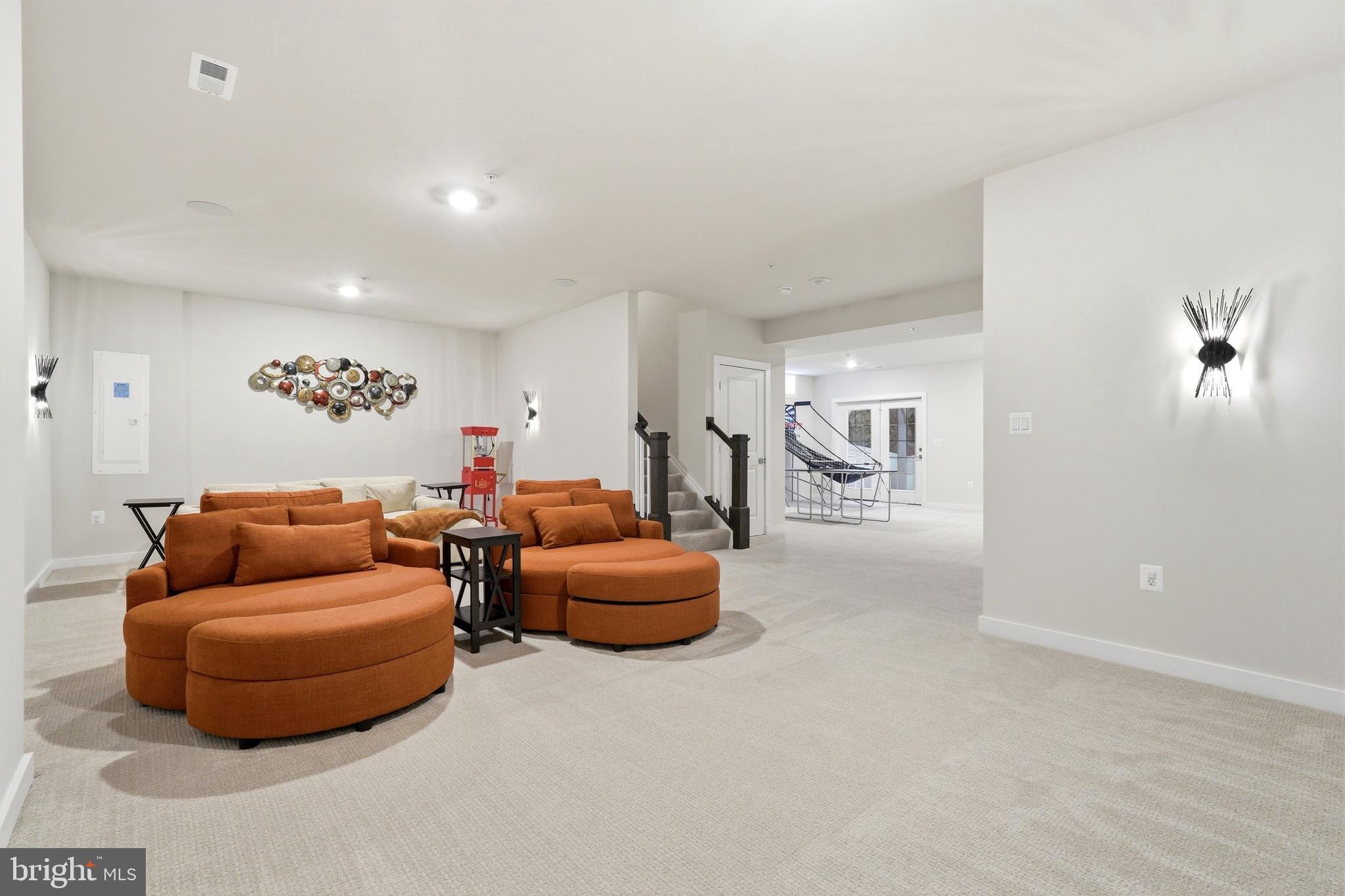 6829 FOUNTAIN PARK DRIVE