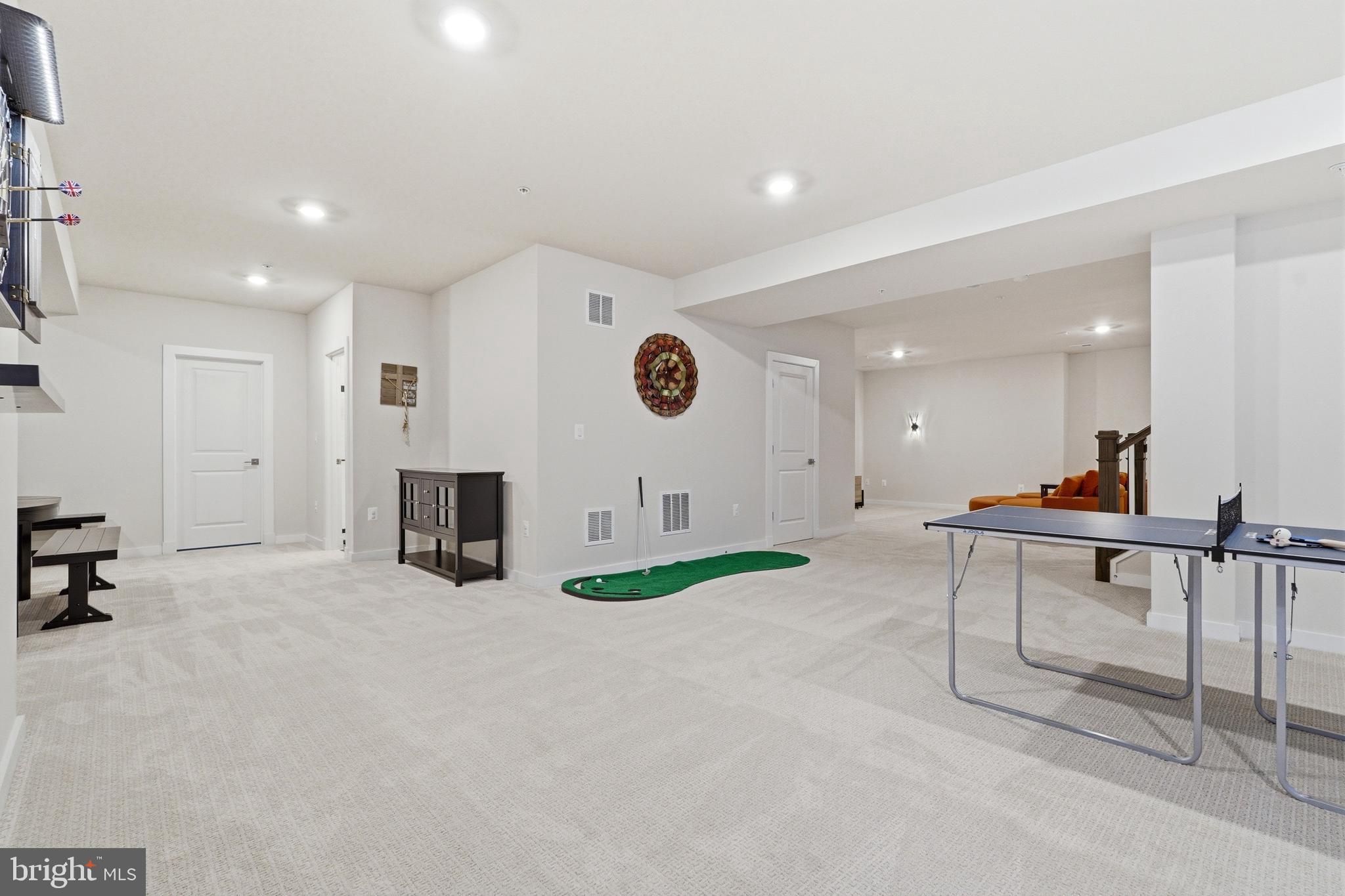 6829 FOUNTAIN PARK DRIVE