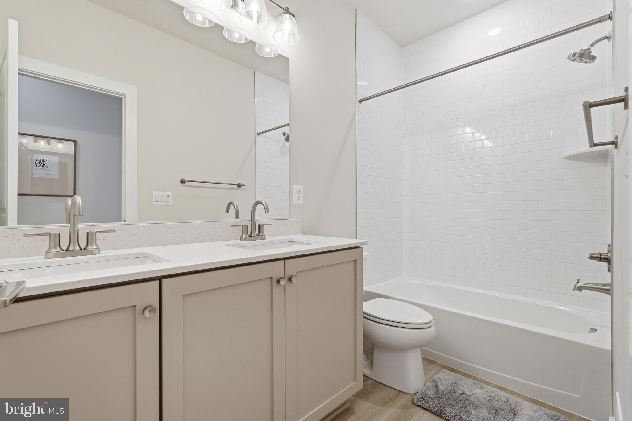 6829 FOUNTAIN PARK DRIVE