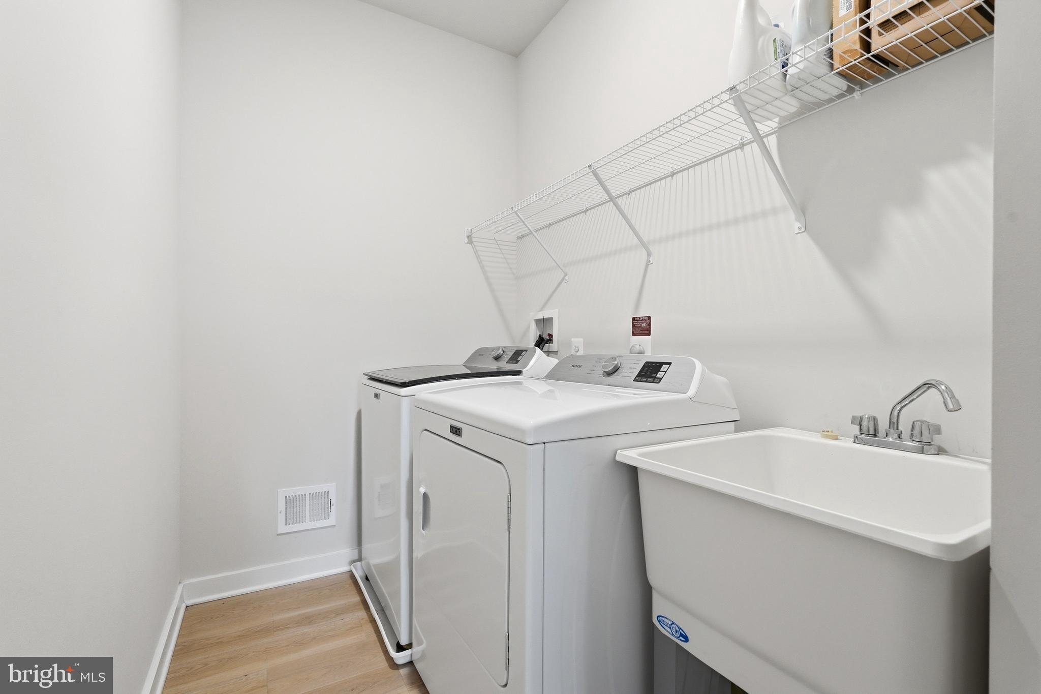 6829 FOUNTAIN PARK DRIVE