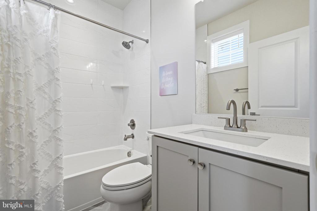 6829 FOUNTAIN PARK DRIVE