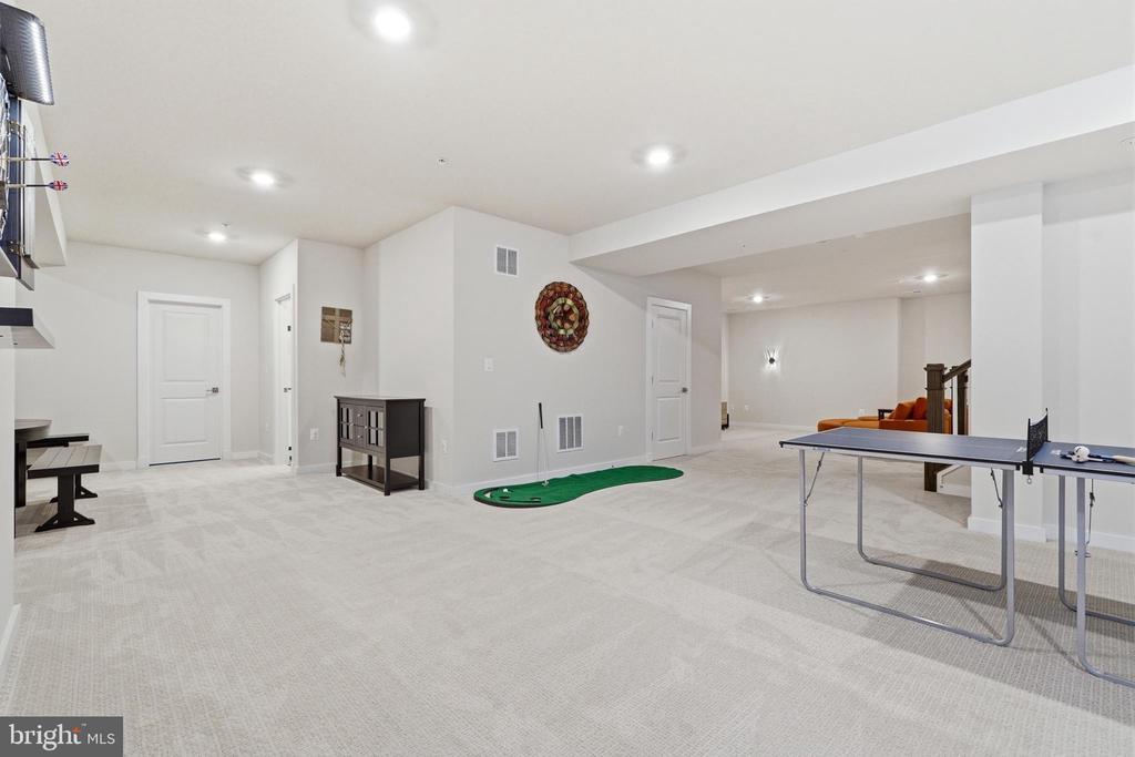 6829 FOUNTAIN PARK DRIVE