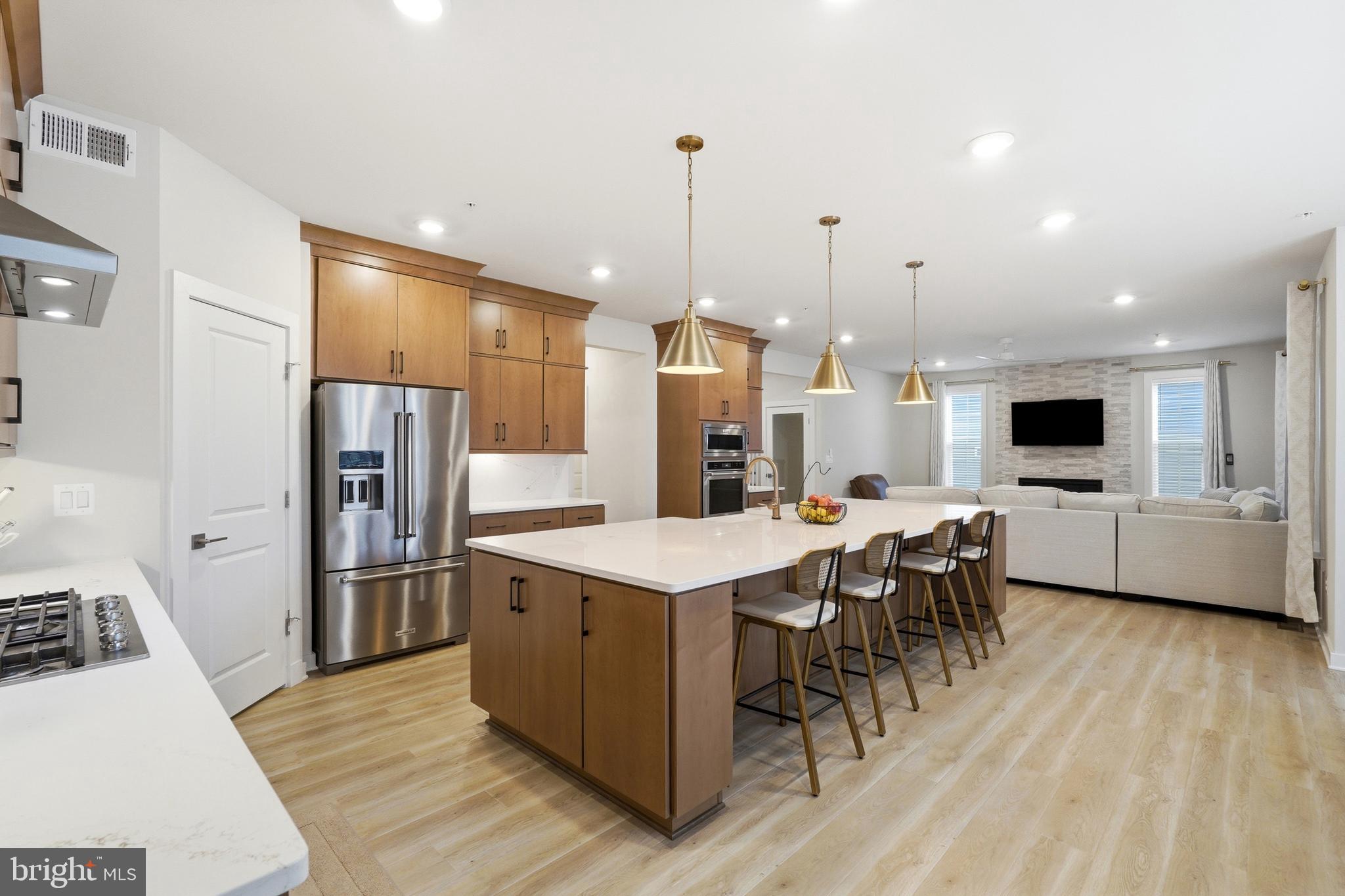 6829 FOUNTAIN PARK DRIVE