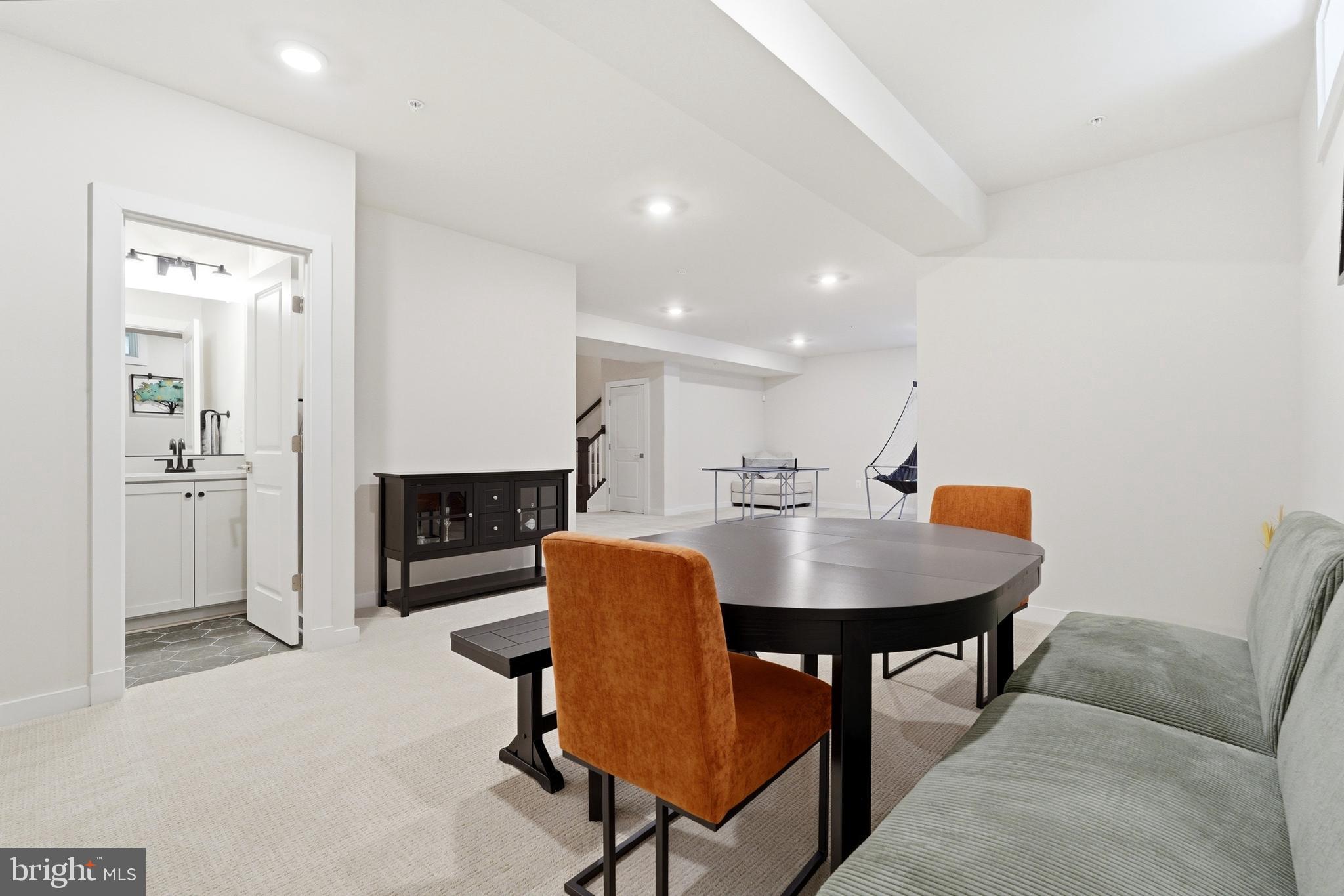 6829 FOUNTAIN PARK DRIVE