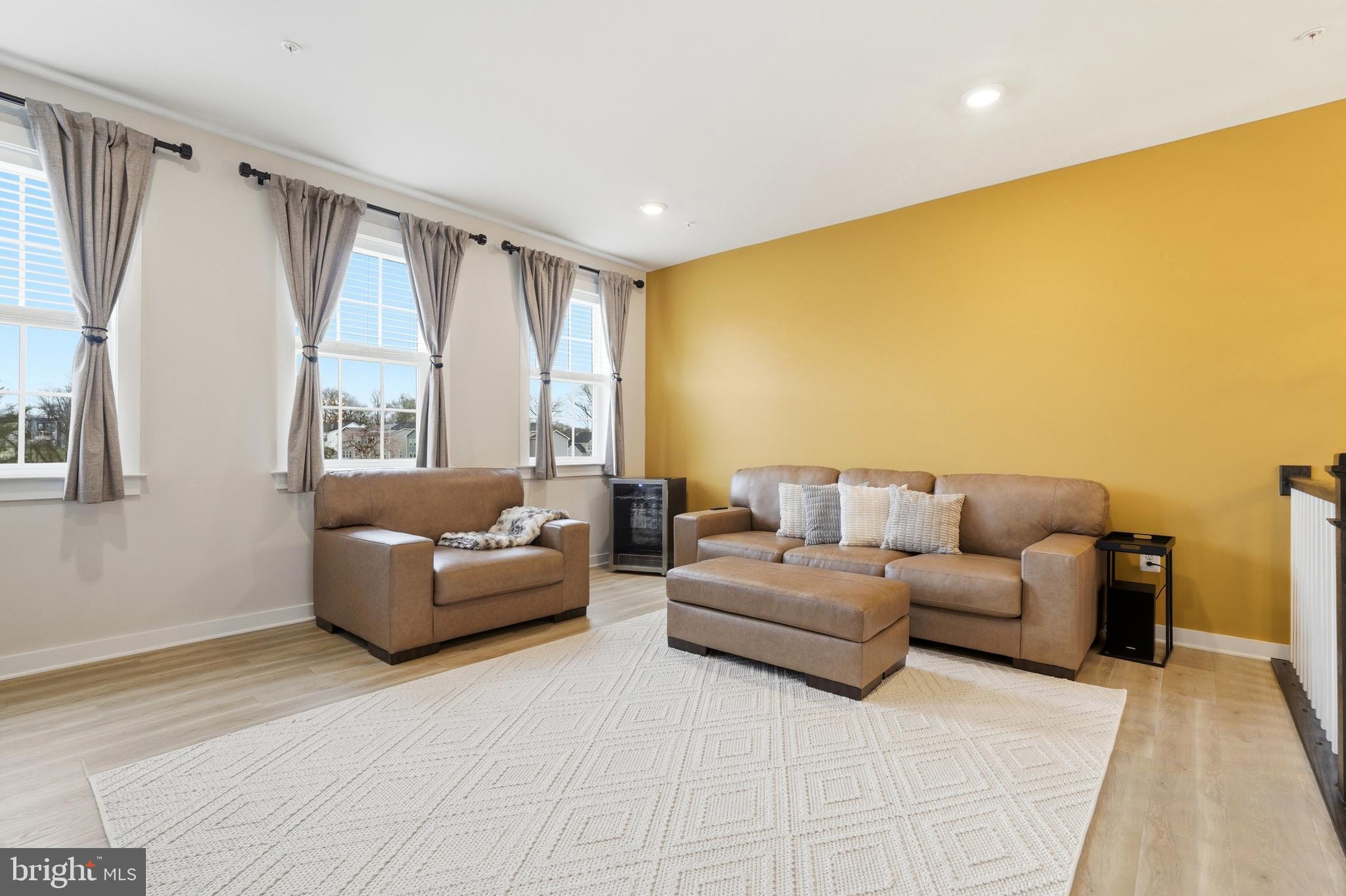 6829 FOUNTAIN PARK DRIVE